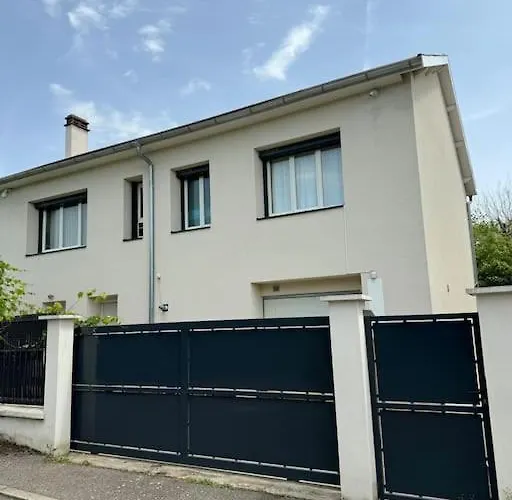 Maison Avec Jardin Centre Proche Eurexpo فيلة